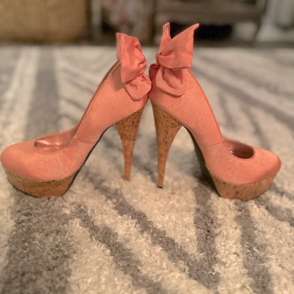 Bebe Shoes. Pink + bow = perfect! size 6